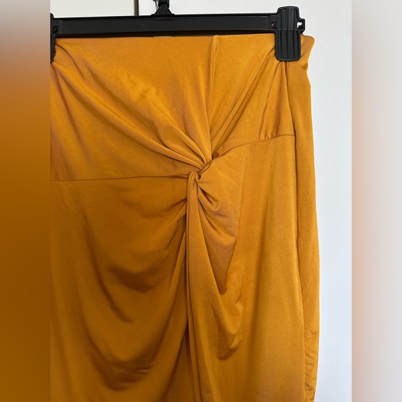 NWT FASHION NOVA Women’s Looking Amazing Skirt Set Mustard Size M - Picture 10 of 11